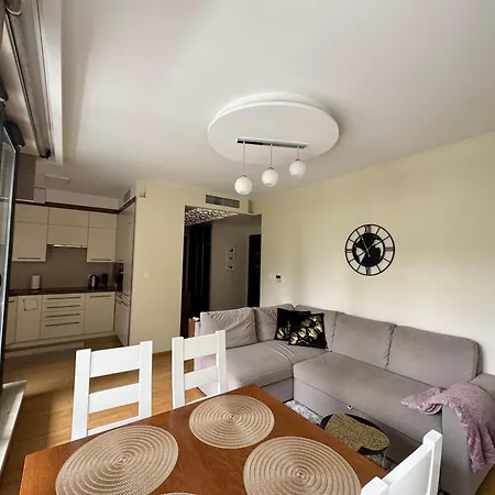 Vijolie West Exclusive